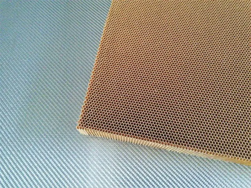 1._nomex_30mm-800×600-1.webp Nomex/aramid honeycomb 48 kg / 30 mm