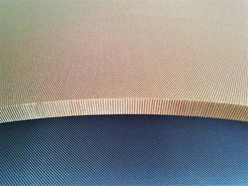2._nomex_25mm-800×600-1.webp Nomex/aramid honeycomb 48 kg / 25 mm