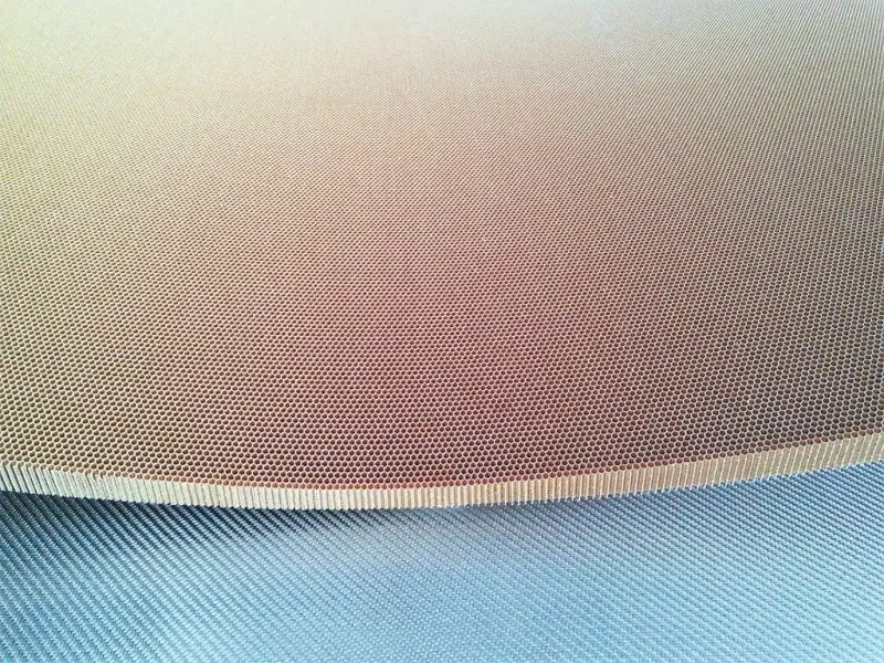 3._nomex_25mm-800×600-1.webp Nomex/aramid honeycomb 48 kg / 25 mm