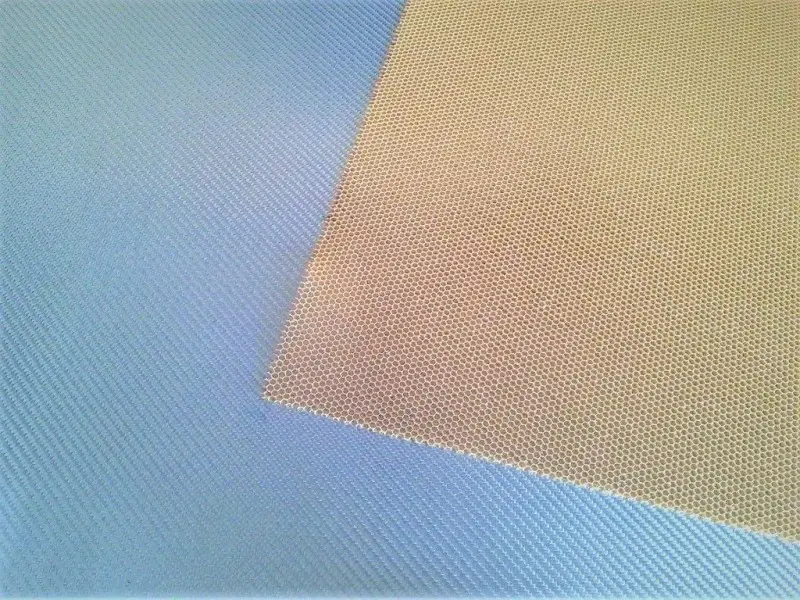 3._nomex_2mm-800×600-1.webp Nomex/aramid honeycomb 48 kg / 2 mm