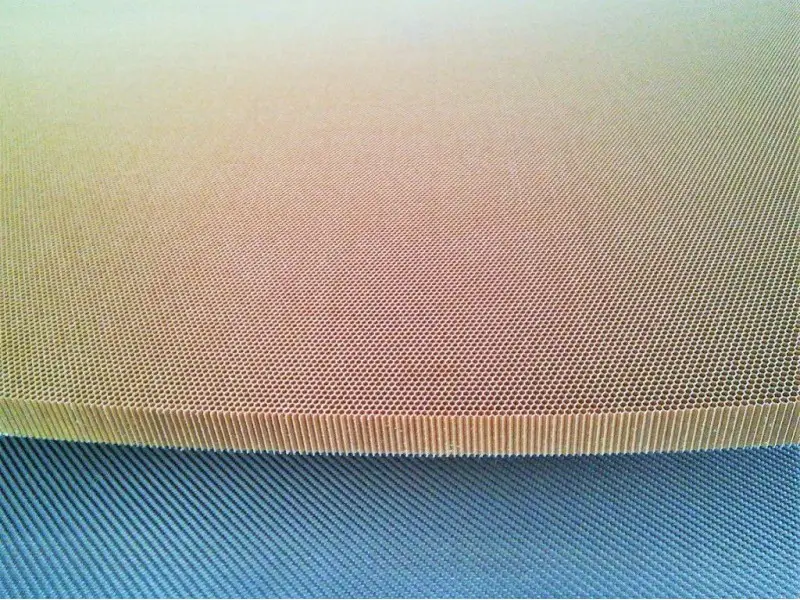 3._nomex_30mm-800x600w.webp Nomex/aramid honeycomb 48 kg / 30 mm