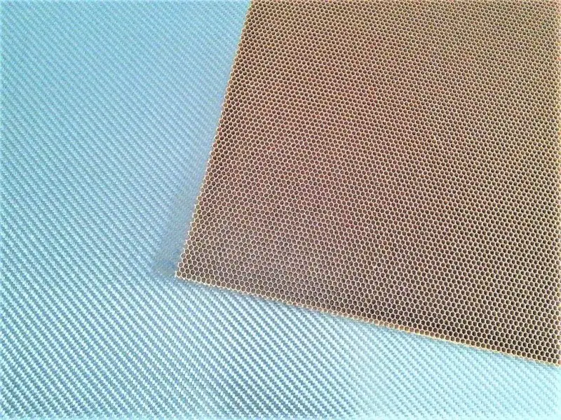 3._nomex_5mm-800×600-1.webp Nomex/aramid honeycomb 48 kg / 5 mm