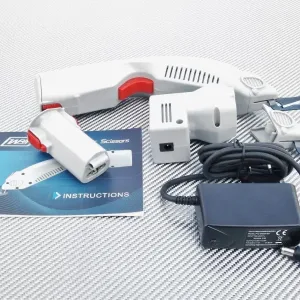 Fabric cutting device