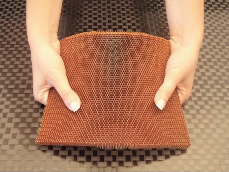 honey48_10mm2-800x600w.webp Nomex/aramid honeycomb 48 kg / 10 mm